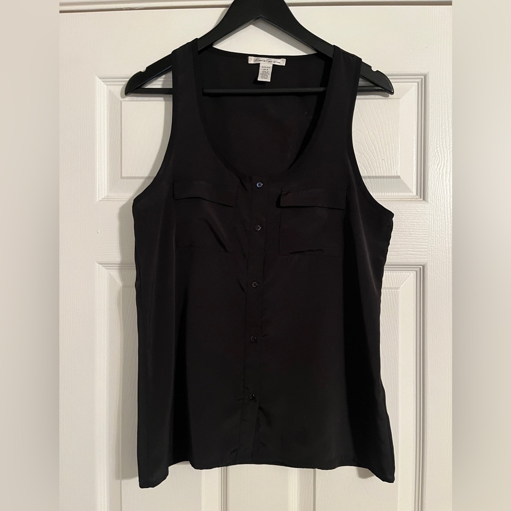 🐠Kenneth Cole New York.Women’s Sleeveless Black Top.Buttons and Pockets on Front